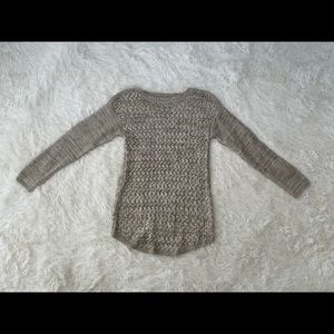 Light weight detail sweater